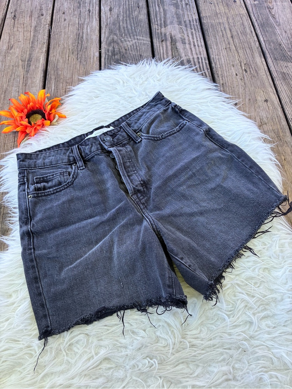 HIDDEN High-Rise cut off  Frayed Hem Denim Shorts